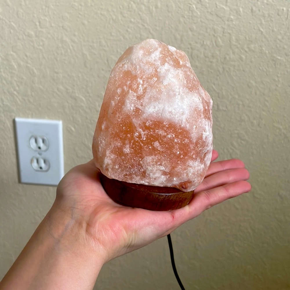 Color changing salt lamp